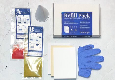 Hier sind die Inhalte unseres Cyanotype Refill Packs, um noch mehr einzigartige Cyanotypes und Blaudrucke mit deinem Botanopia DIY Cyanotype Kit herzustellen