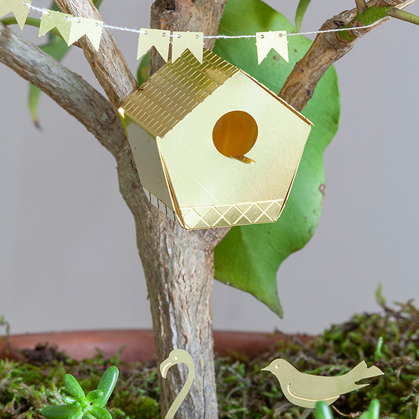 Mini nichoir  à oiseaux en métal doré pour tes plantes - Botanopia