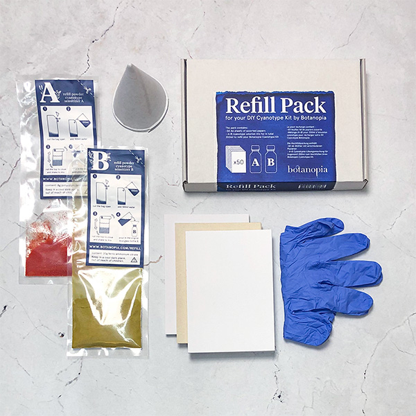 Le kit de Recharge pour kit cyanotype avec papier, émulsion cyanotype, papier assorti, livret d'instructions