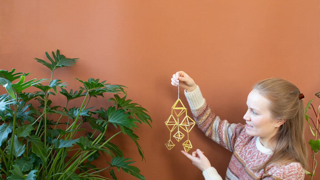 Make your own Himmeli, the traditional Finnish holiday decorations from straw