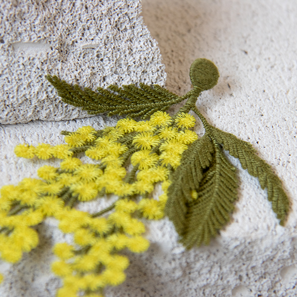 小物 mimosa Mimosa flowers embroidered brooch - Botanopia 小物